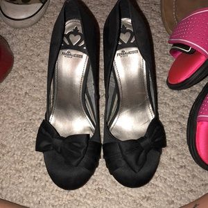 Black heels with bow